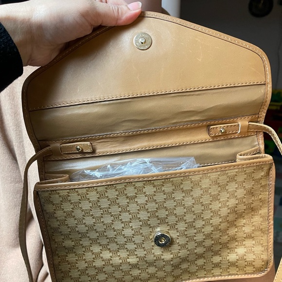 Authentic Celine vintage leather crossbody bag M05 (A2083) - Picture 6 of 13